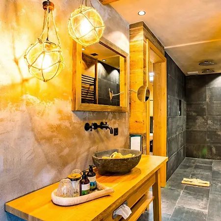 Mons Silva Private Luxury Chalets-2